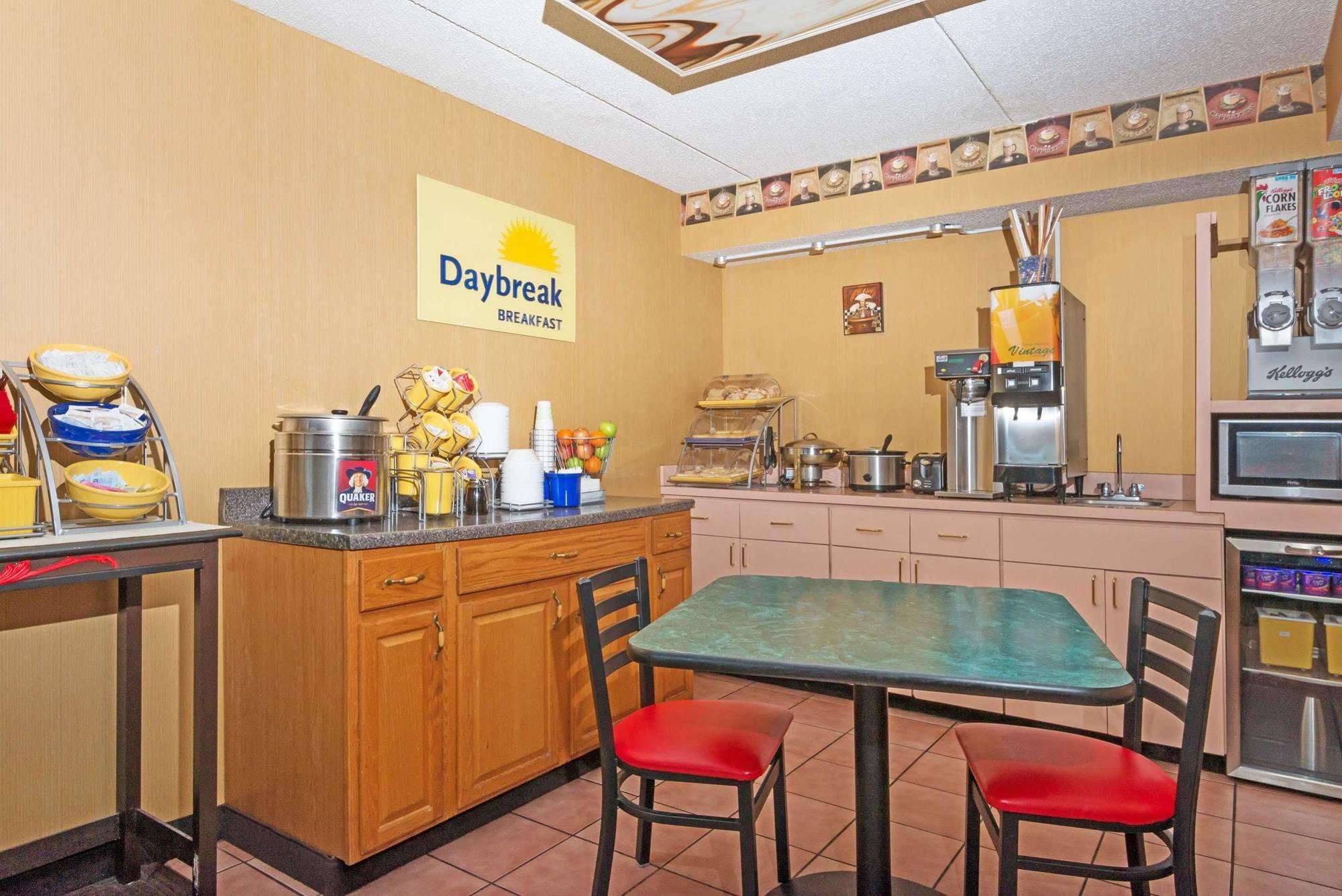 Days Inn By Wyndham Dayton Huber Heights Northeast Kültér fotó